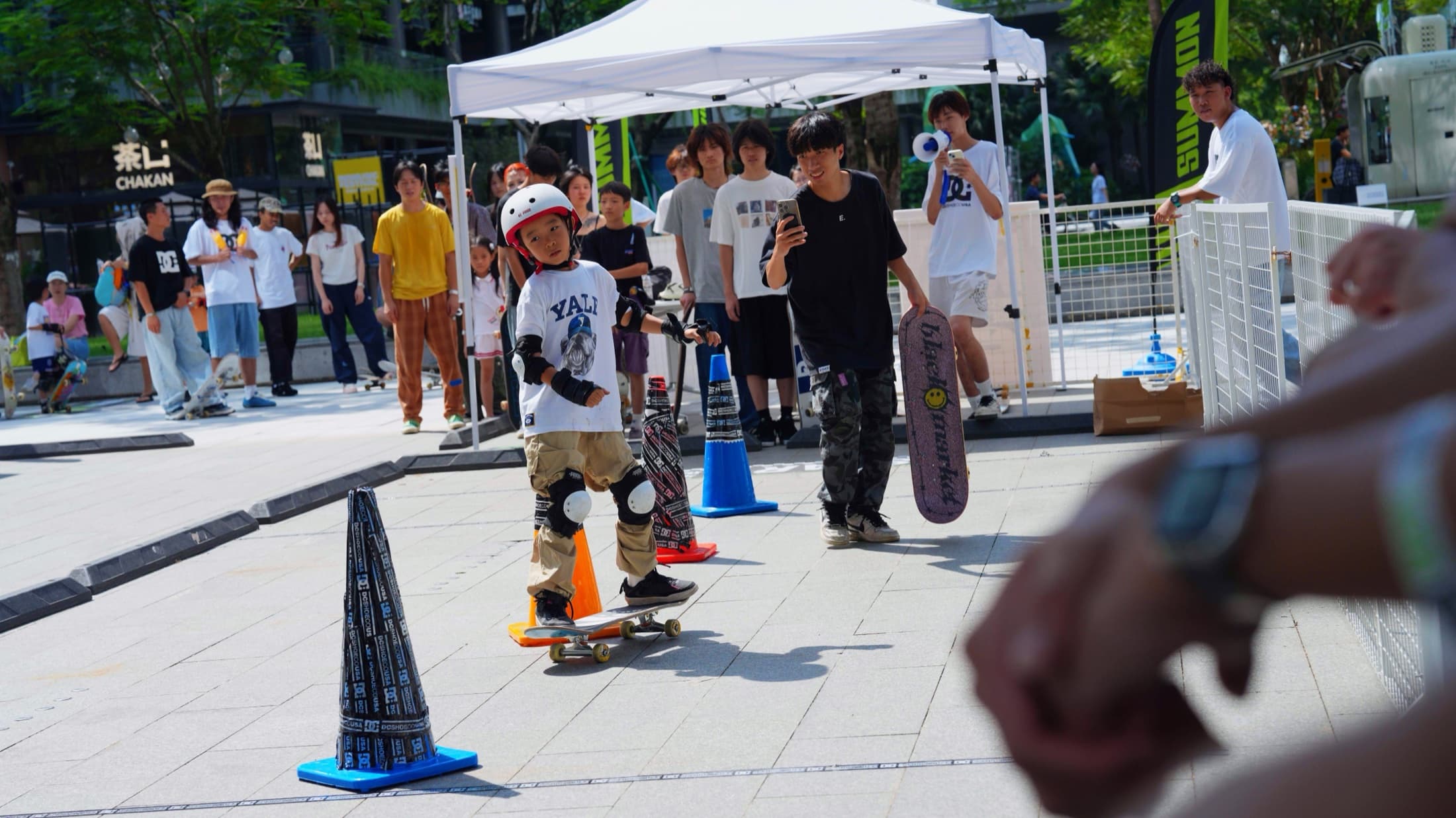Young skateboard training: Balance and control